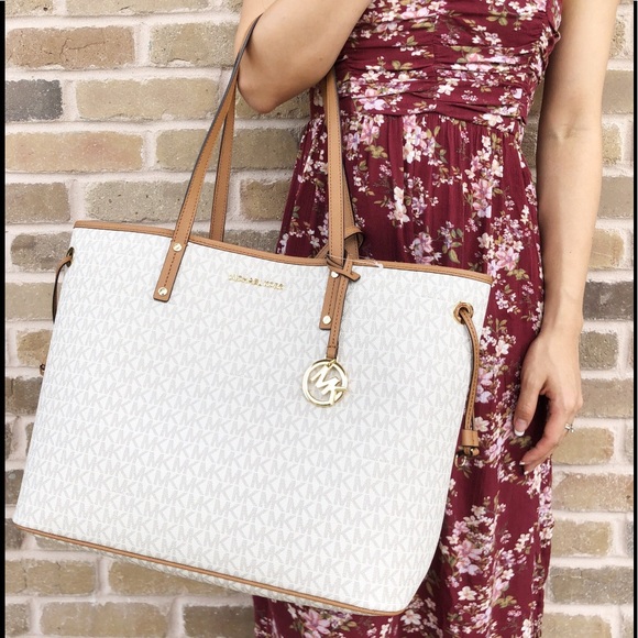 Gaby’sBags👜💕-NWT Michael Kors Large Tote &Pouch - Picture 4 of 7